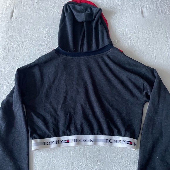 Tommy Hilfiger cropped hoodie - Picture 2 of 2